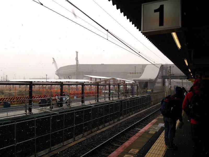 亀岡駅は吹雪いていた...
