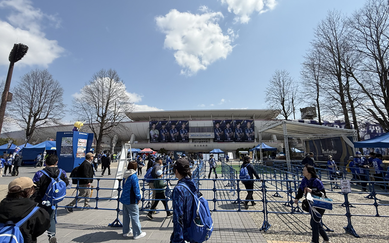 試合日のNDソフトスタジアム山形